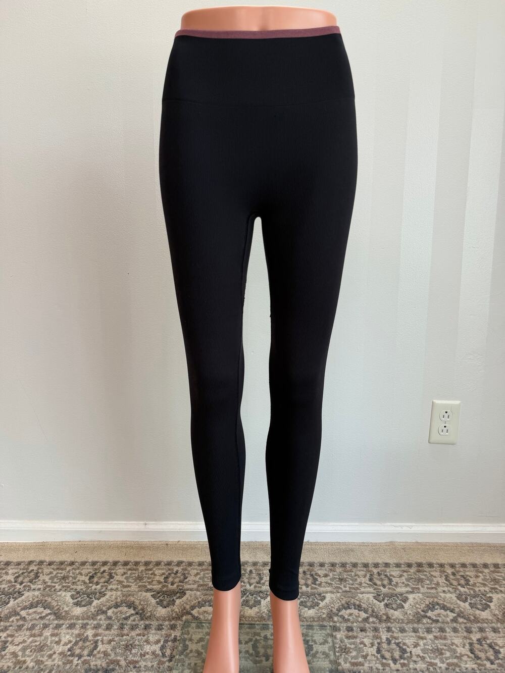 Outdoor Voices Seamless Rib High-Rise Leggings Black Mauve Trim Sz M